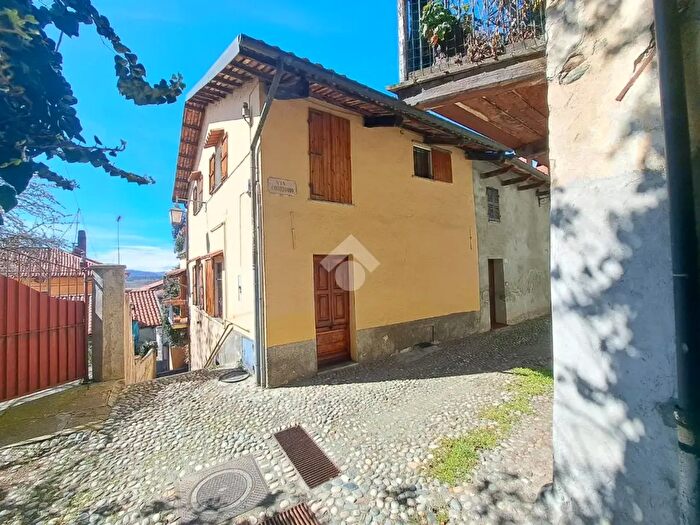 Casa con 5 locali in vendita in Via delle Scale, Piverone