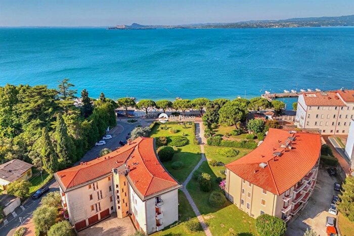 Appartamento trilocale in vendita in Viale Lungolago Zanardelli, Toscolano Maderno