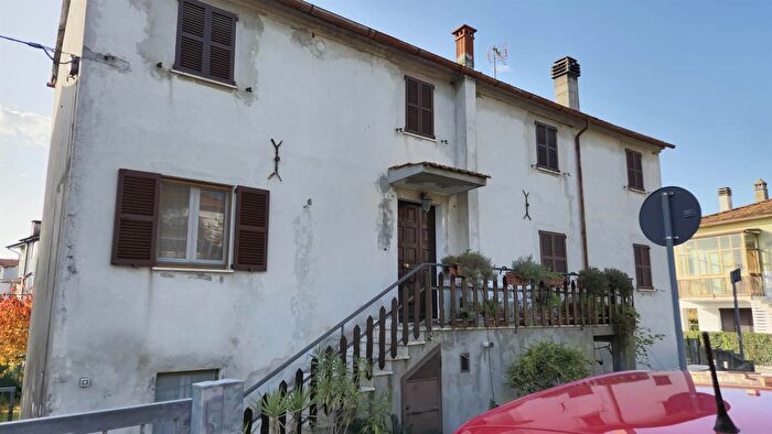 Casa con 5 locali in vendita in Trecastelli