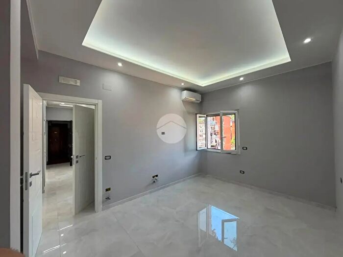 Appartamento quadrilocale in vendita in Via del Gran Paradiso, Napoli