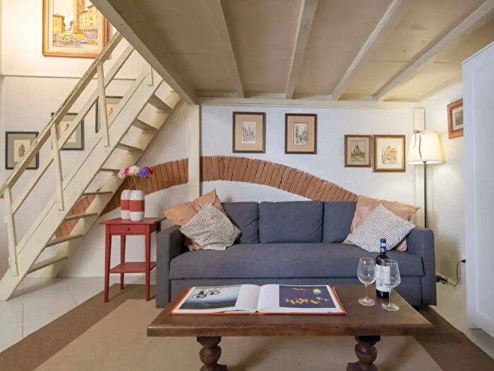 Appartamento monolocale in affitto in Via dei Vellutini, Firenze