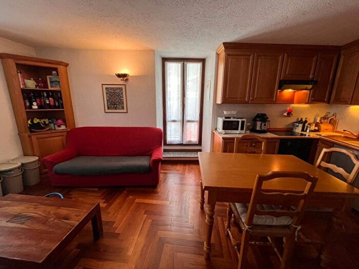 Appartamento trilocale in affitto in Via Guglielmo Marconi, Centro, Courmayeur