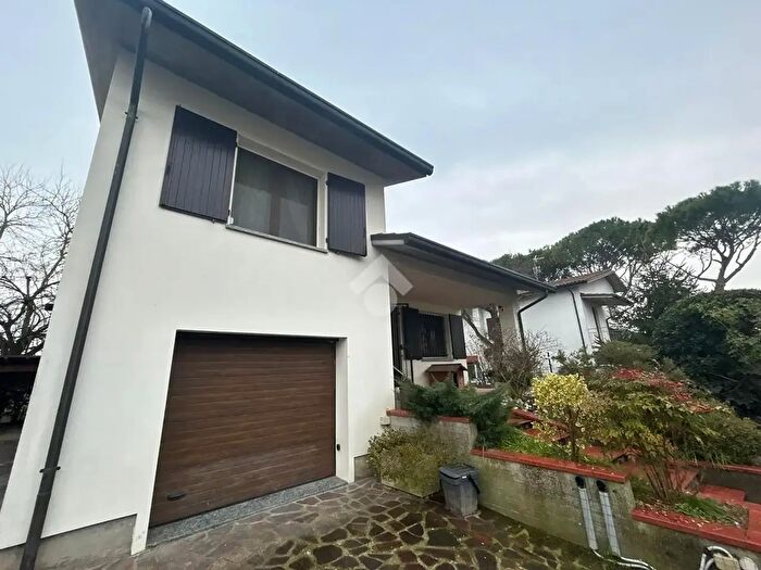 Casa con 7 locali in vendita in Via Emilio Alessandrini, Ravenna