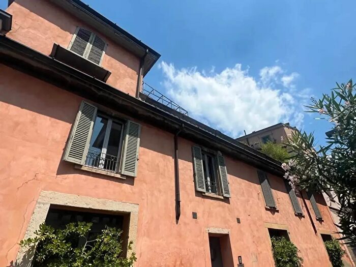 Casa con 8 locali in vendita in Bergamo