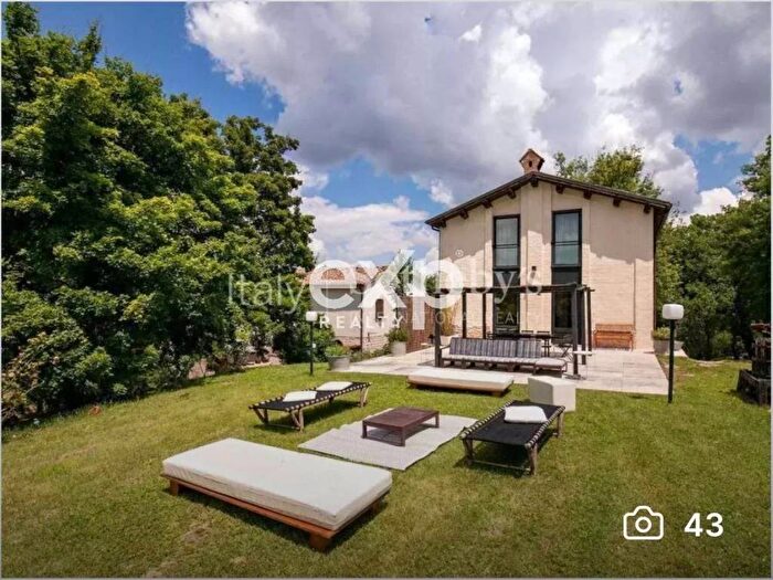 Casa con 6 locali in affitto in Strada Valubbio, Cagli