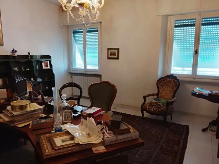 Appartamento con 5 locali in vendita in Livorno