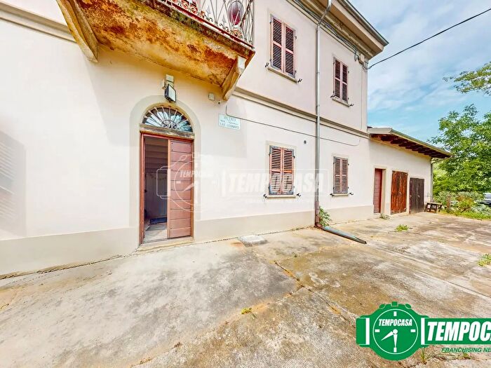 Casa quadrilocale in vendita in Valenza