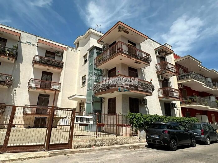 Appartamento trilocale in vendita in Via Leuzzi a, Valenzano