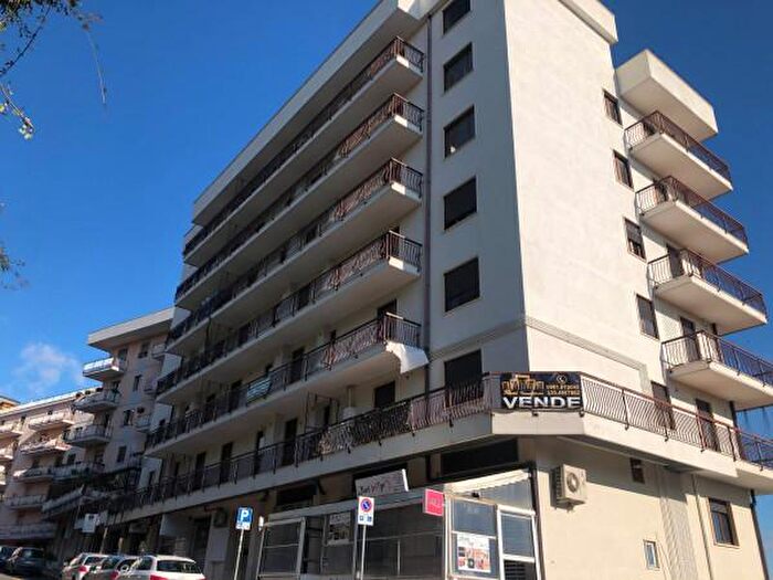 Appartamento trilocale in vendita in Viale dei Normanni, Catanzaro