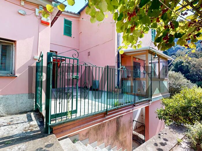 Appartamento quadrilocale in vendita in Via Ponte Romano, Avegno