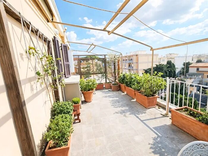 Appartamento trilocale in vendita in Roma