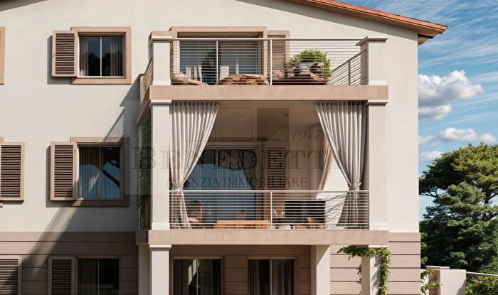 Appartamento quadrilocale in vendita in Via Cortonavia Cortona, Pietrasanta