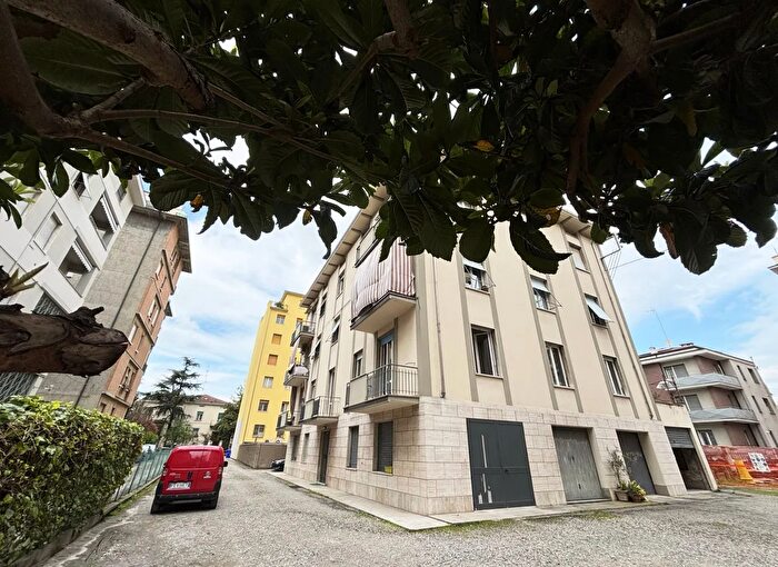 Appartamento quadrilocale in vendita in Via Antonio Zarotto, Parma