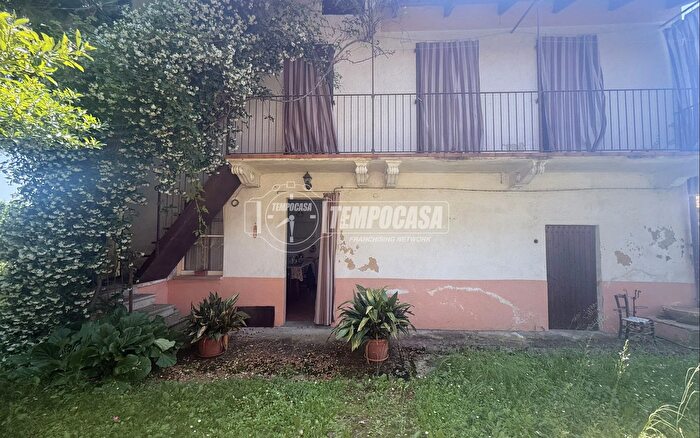 Casa quadrilocale in vendita in Via Borgata Mora, Cossato