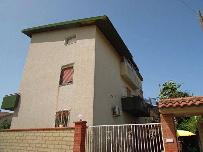 Casa con 13 locali in vendita in Corso a Miraglia Sciacca, Sciacca