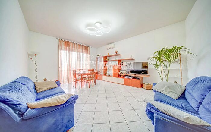 Appartamento trilocale in vendita in Via Leonardo da Vinci, Ferno