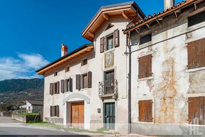 Casa con 5 locali in vendita in Arsie