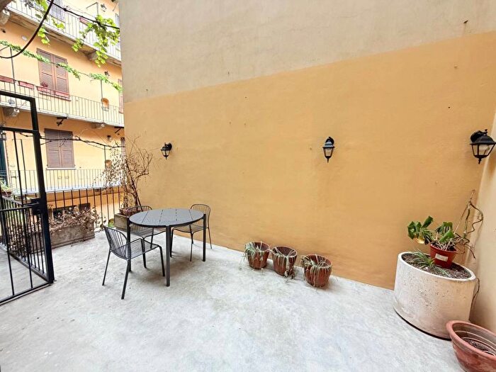 Appartamento bilocale in affitto in Alzaia Naviglio Grande, Navigli Darsena, Milano