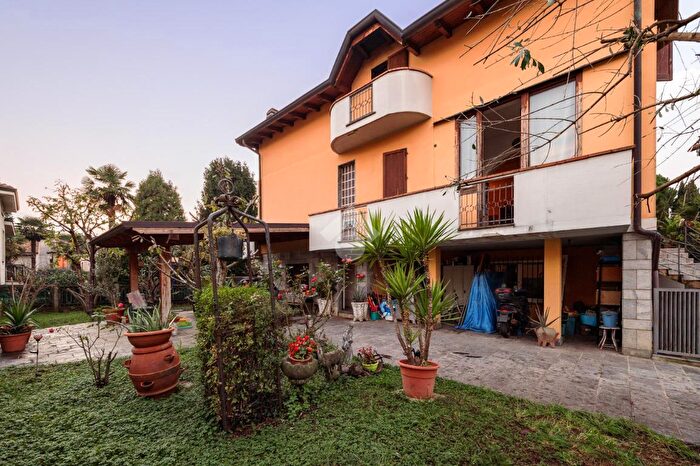 Casa con 5 locali in vendita in Via Comasina, Verano Brianza