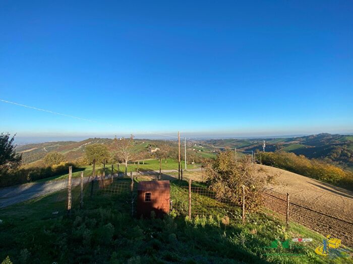 Casa con 7 locali in vendita in Strada per Varano Marchesi, Medesano