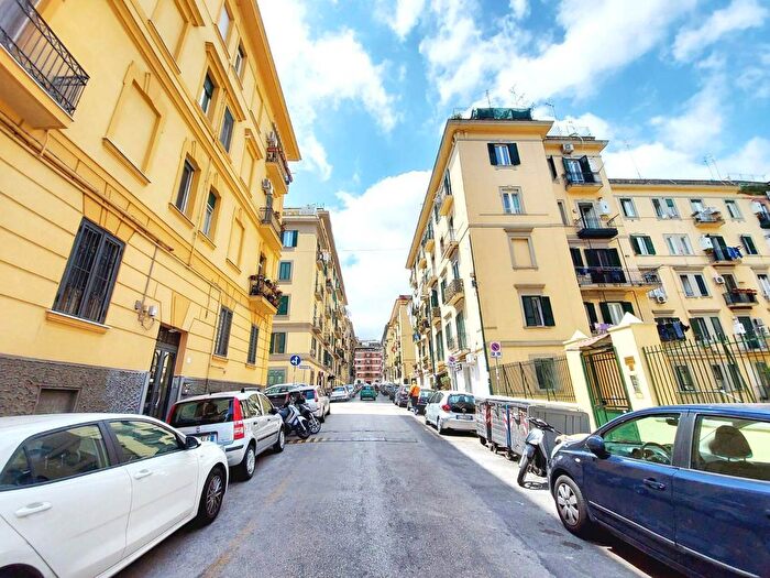 Appartamento trilocale in vendita in Via Benedetto De Falco, Napoli