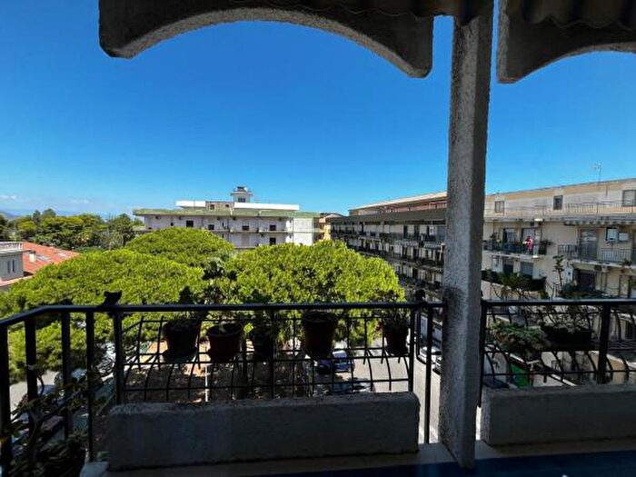 Appartamento quadrilocale in affitto in Via Alfredo Comito, Soverato