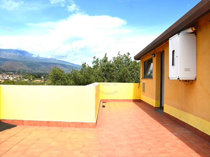 Casa trilocale in affitto in Via Lavina, Centro, Aci SantAntonio