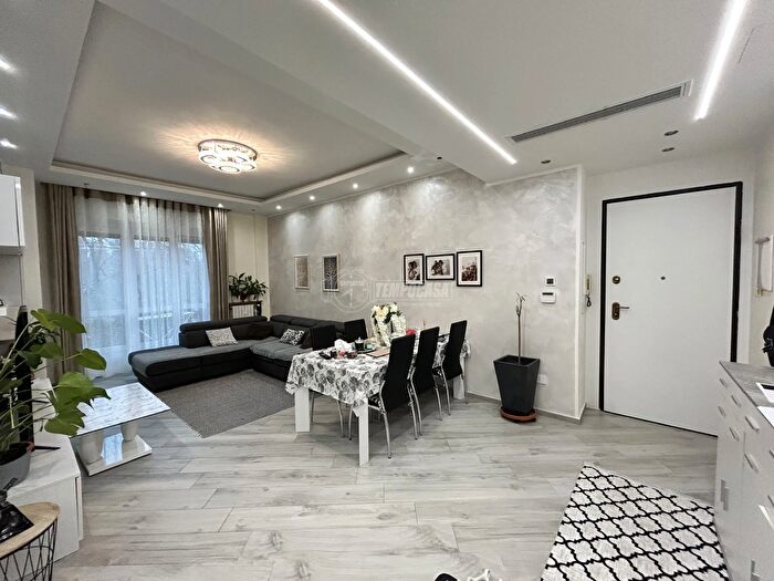 Appartamento con 5 locali in vendita in Via Filippo Corridoni, Asti