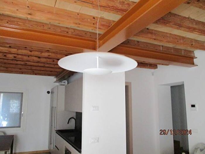 Appartamento con 5 locali in affitto in Via Francesco Corradini, Centro, Thiene