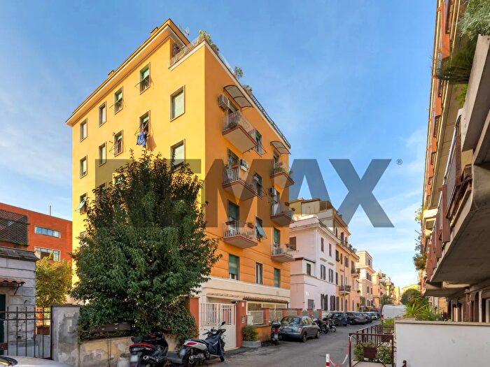 Appartamento trilocale in vendita in Roma