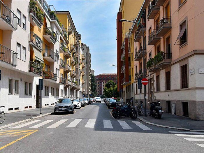 Appartamento trilocale in affitto in Via Pietro Cavalcabò, Washington, Milano