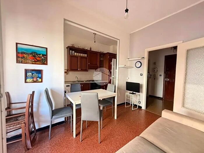 Appartamento trilocale in vendita in Via Marcello Bonacchi, Genova