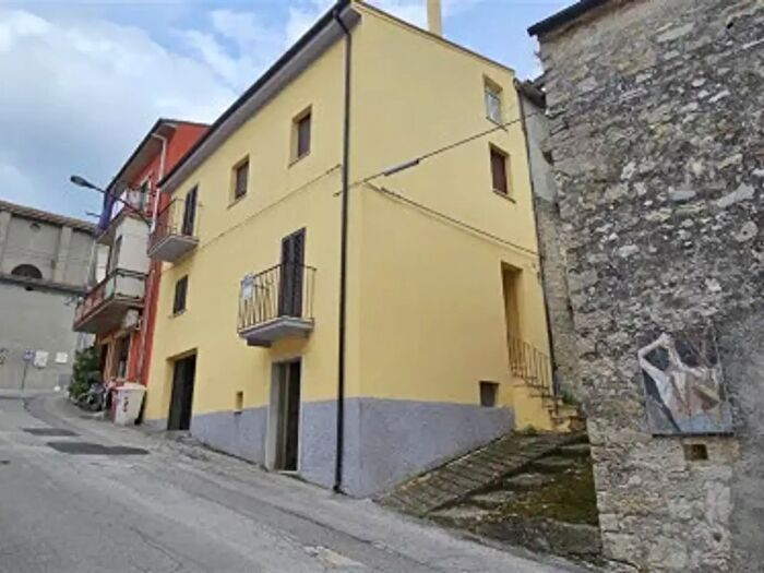 Casa quadrilocale in vendita in Via del Carmine, Tornareccio