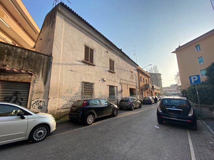 Appartamento con 5 locali in vendita in Via delle Ville, Caserta