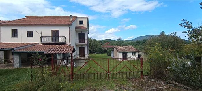 Casa con 8 locali in vendita in Esperia