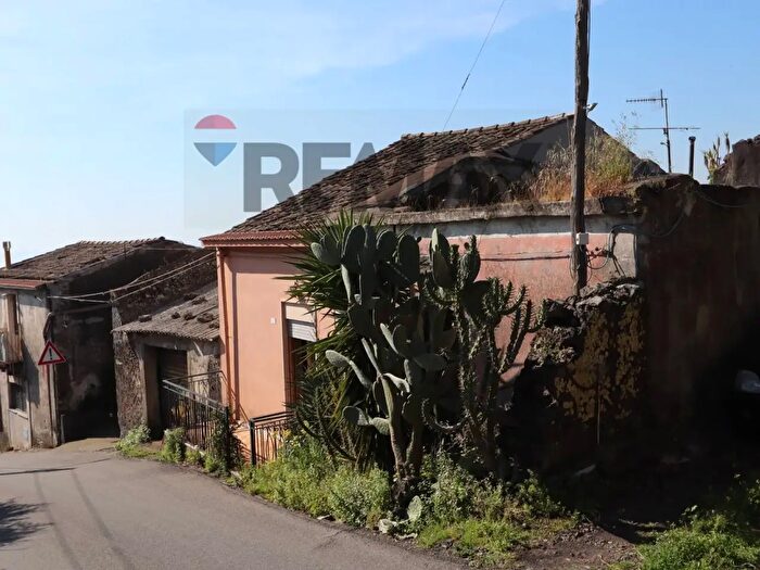 Casa con 10 locali in vendita in Via Civì, Fiumefreddo Di Sicilia