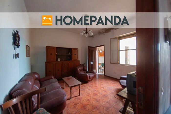 Casa con 7 locali in vendita in Via Napoli, Monastir