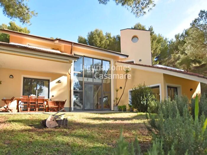 Casa con 8 locali in vendita in Strada delle Patelle, Andora