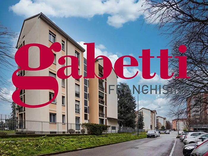 Appartamento trilocale in vendita in Via Demonte, Milano