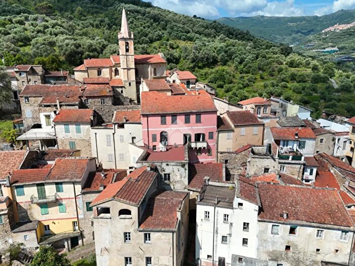 Appartamento con 17 locali in vendita in Via Medico Papone, Pietrabruna