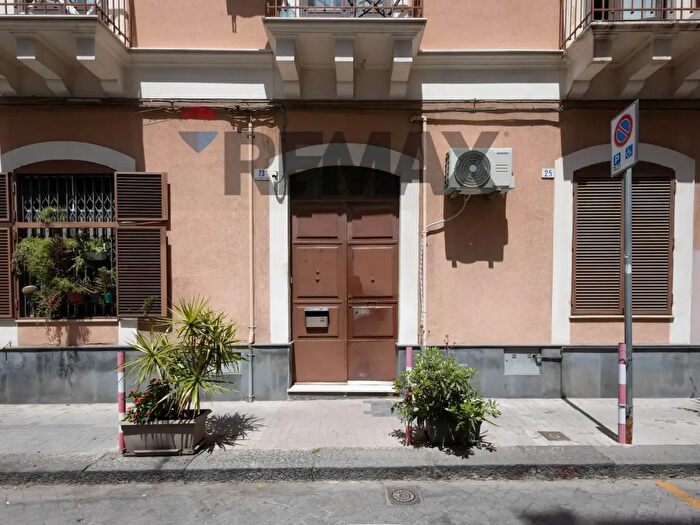Appartamento quadrilocale in vendita in Via Carmelitani, Catania