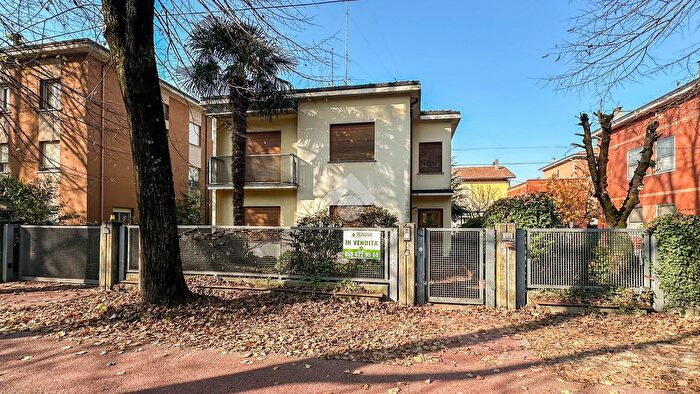 Casa quadrilocale in vendita in Via Marco Polo Interna, Carpi