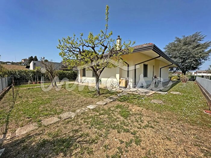 Casa con 10 locali in vendita in Rimini