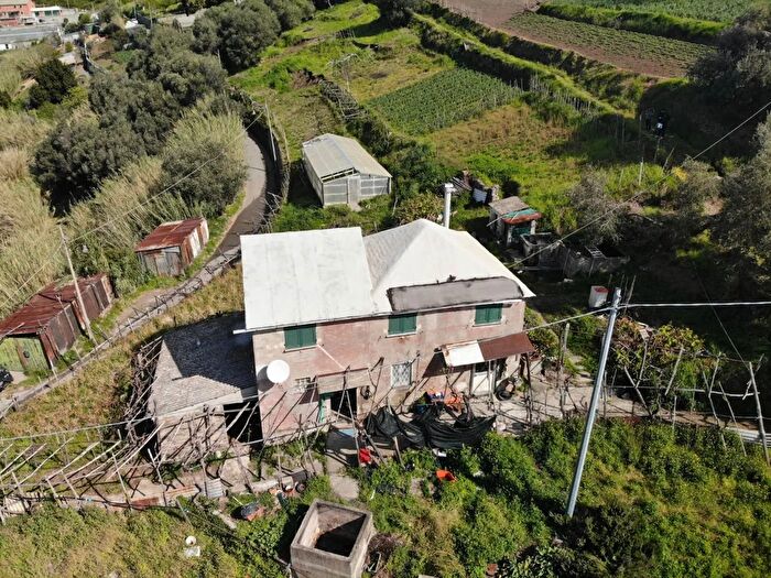 Appartamento con 5 locali in vendita in Via Scarpanto, Genova