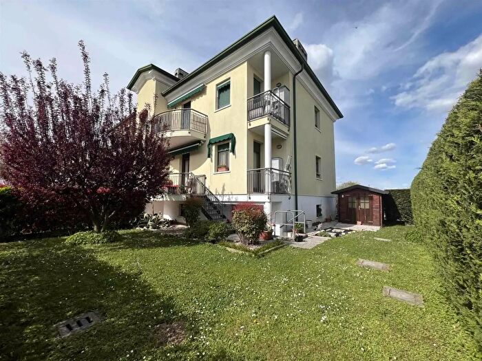 Appartamento con 5 locali in vendita in Via Favola, Gruaro