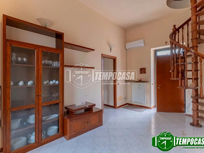 Appartamento trilocale in vendita in Via Brughiera, Bareggio