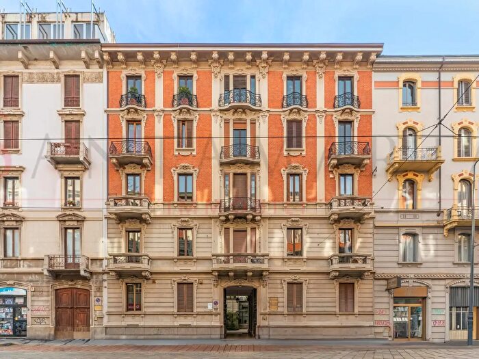 Appartamento trilocale in vendita in Via Luigi Settembrini, Milano