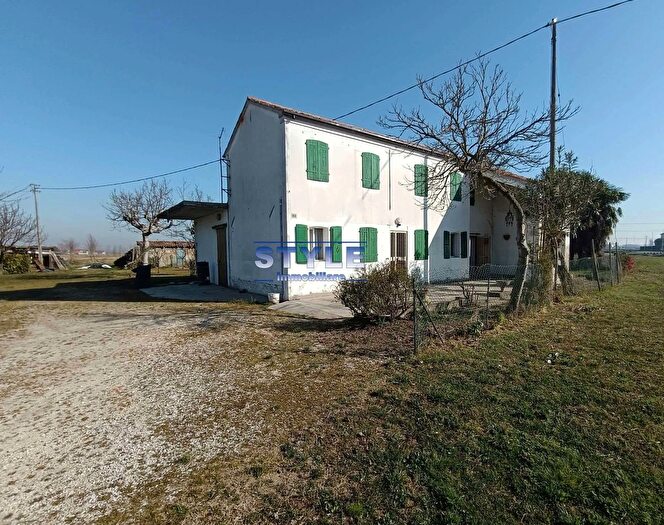 Casa con 8 locali in vendita in Campagna Lupia