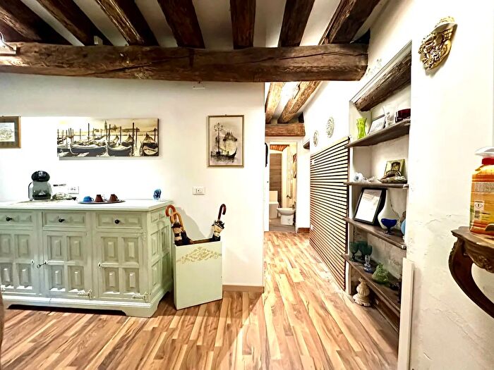 Appartamento trilocale in vendita in Calle Stella, Venezia