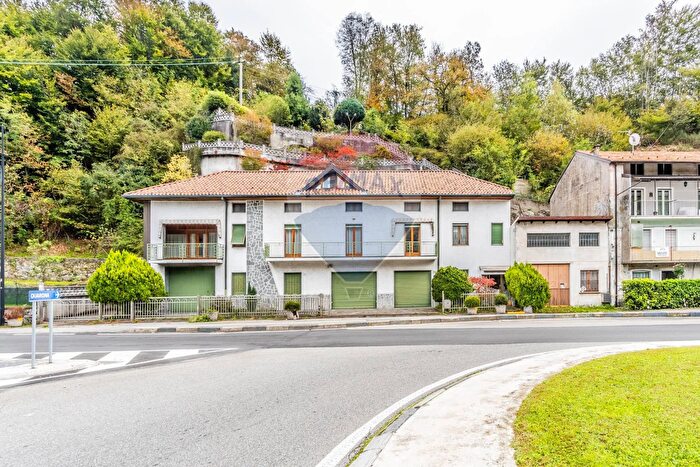 Casa con 6 locali in vendita in Villa San Giovanni, Borgosesia